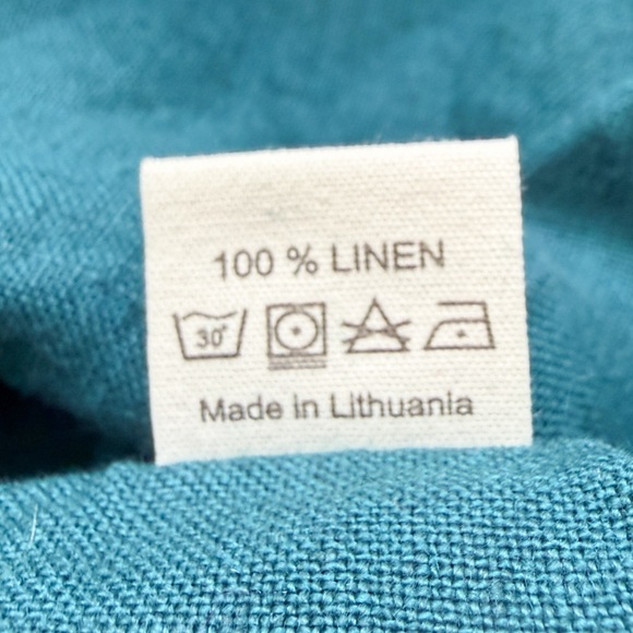 NOTPERFECTLINEN • Cropped Tokyo Linen Pants in Emerald Green - Picture 12 of 13